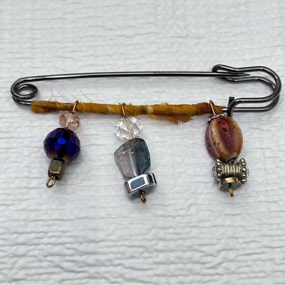 Safety Pin With Charms Brooch With Handmade Glass Beads & Crystal Multicolored - Picture 4 of 7